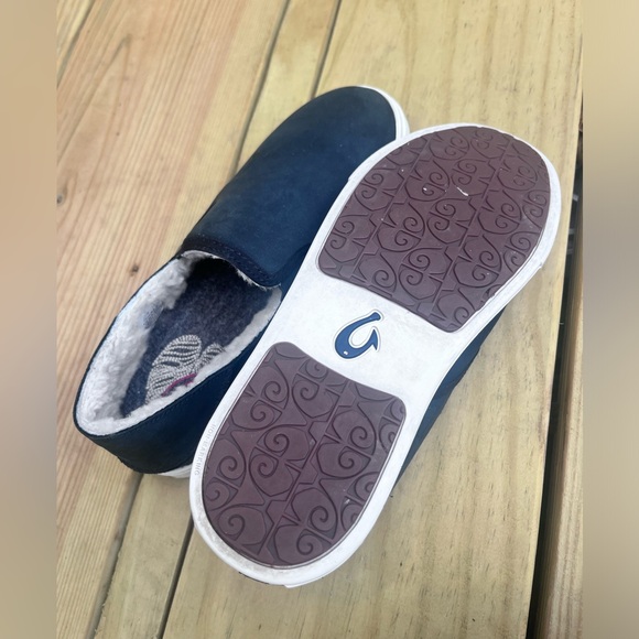 Olukai Pehuea Heu suede/fleece lined women’s shoe. - Picture 2 of 3